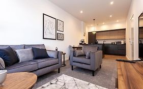 Modern 1 Bedroom Apartment In Bolton